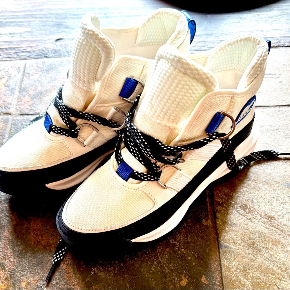 SOREL BOOTS WHITE SOREL LOGO NWT SIZE 9
